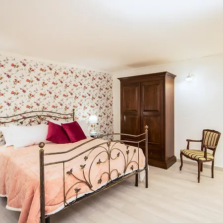 Apartment La Casa Di Assunta Historical Centre Neapel